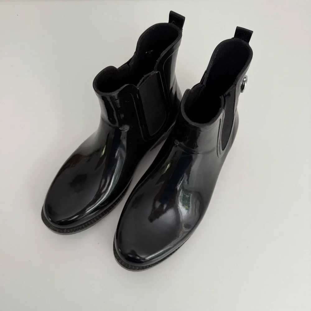 Michael Kors Women’s Black Glossy Patent Chelsea Rain Boots Logo Ankle Size 8M